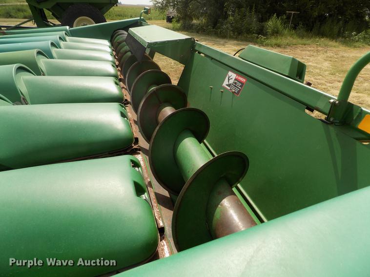 image for item DB9190 1994 John Deere 893 corn head