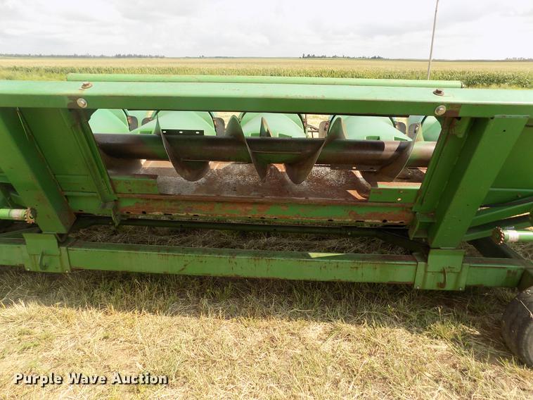 image for item DB9190 1994 John Deere 893 corn head