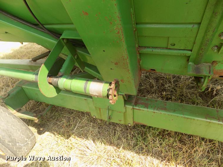 image for item DB9190 1994 John Deere 893 corn head