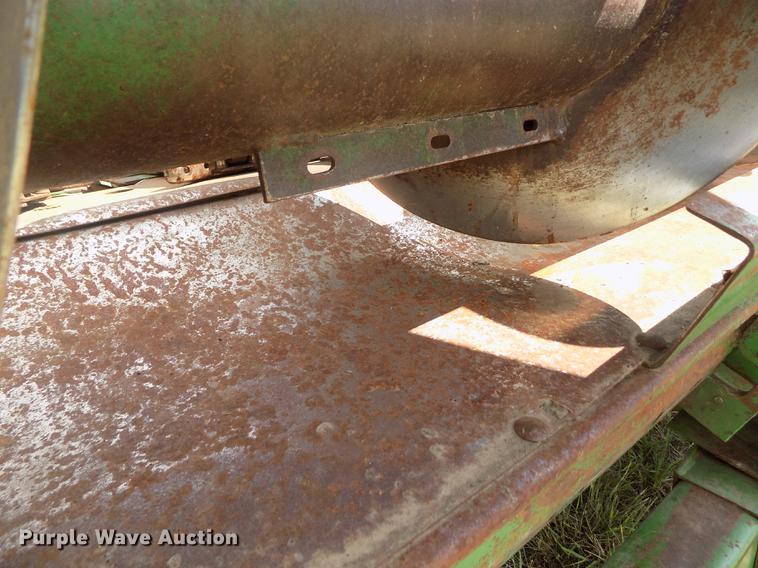 image for item DB9190 1994 John Deere 893 corn head