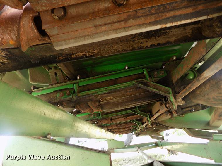 image for item DB9190 1994 John Deere 893 corn head