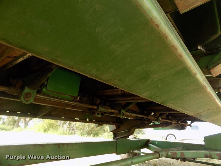 image for item DB9190 1994 John Deere 893 corn head