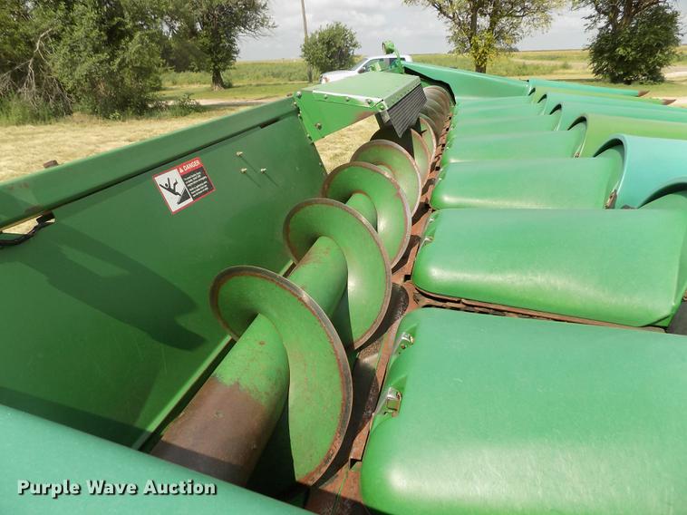 image for item DB9190 1994 John Deere 893 corn head