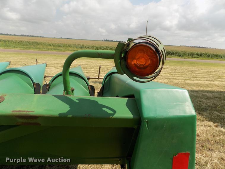 image for item DB9190 1994 John Deere 893 corn head