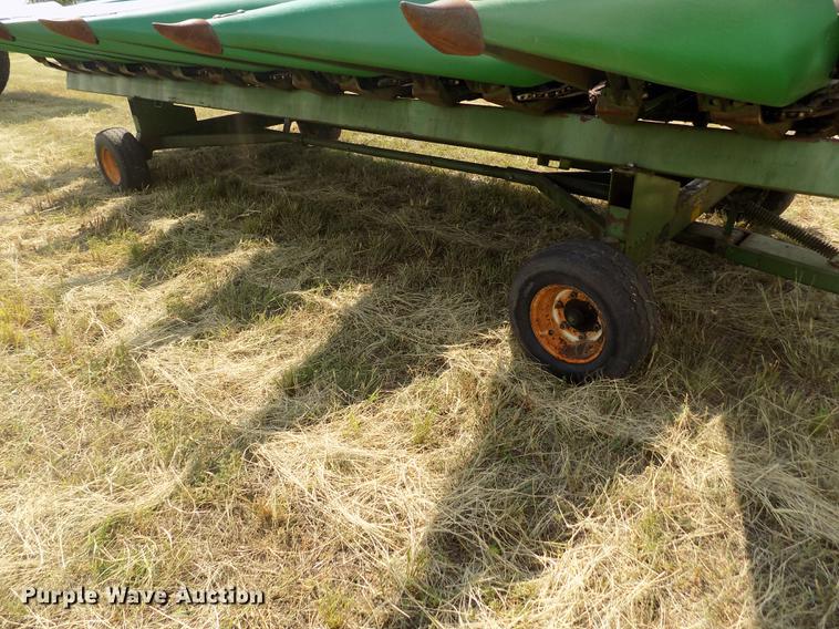 image for item DB9190 1994 John Deere 893 corn head