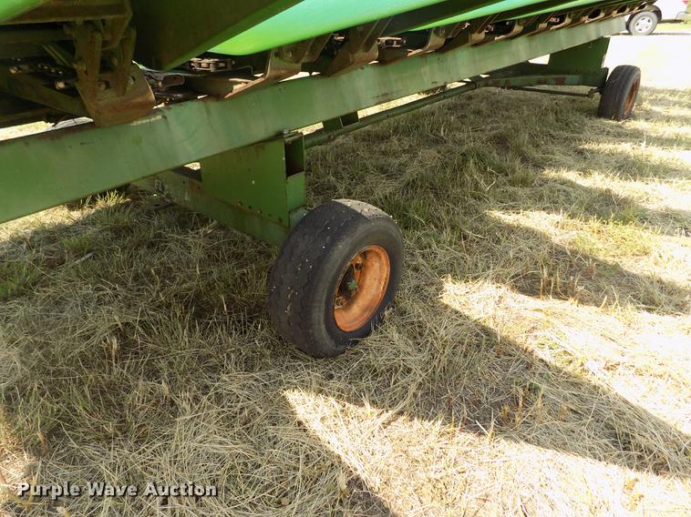 image for item DB9190 1994 John Deere 893 corn head