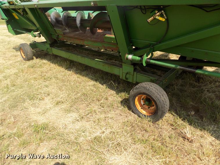 image for item DB9190 1994 John Deere 893 corn head