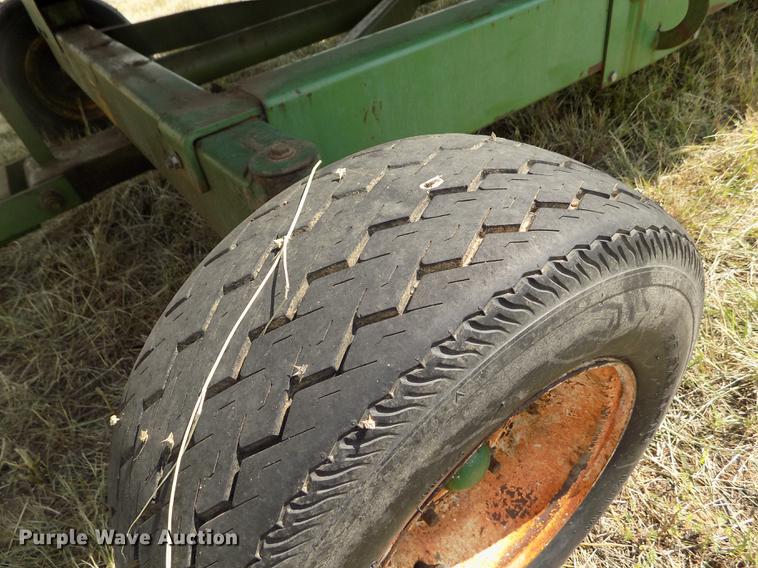 image for item DB9190 1994 John Deere 893 corn head