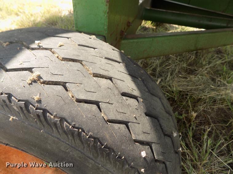 image for item DB9190 1994 John Deere 893 corn head