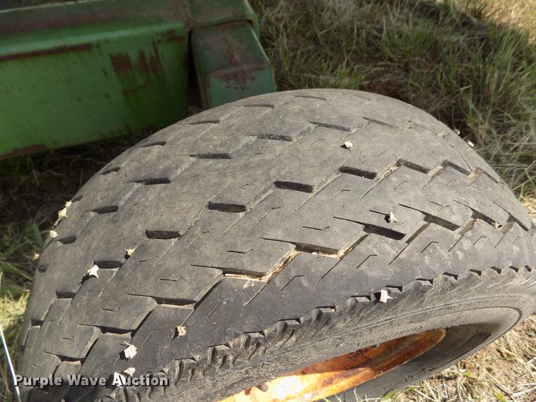 image for item DB9190 1994 John Deere 893 corn head