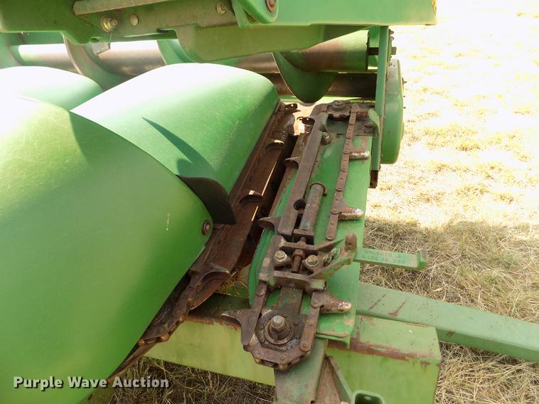image for item DB9190 1994 John Deere 893 corn head