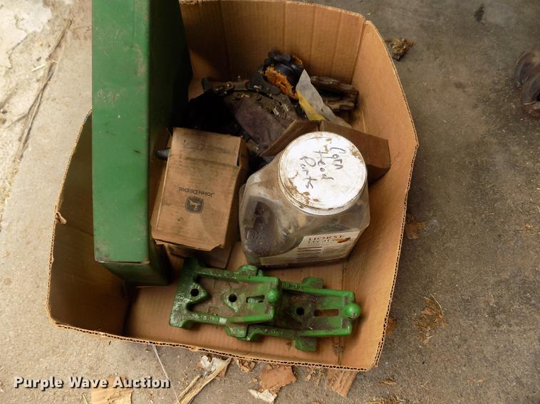 image for item DB9190 1994 John Deere 893 corn head