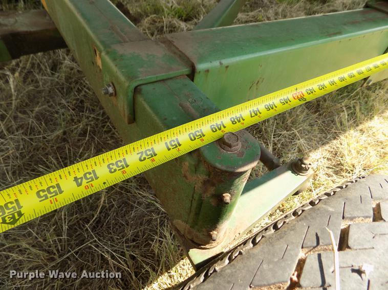 image for item DB9190 1994 John Deere 893 corn head