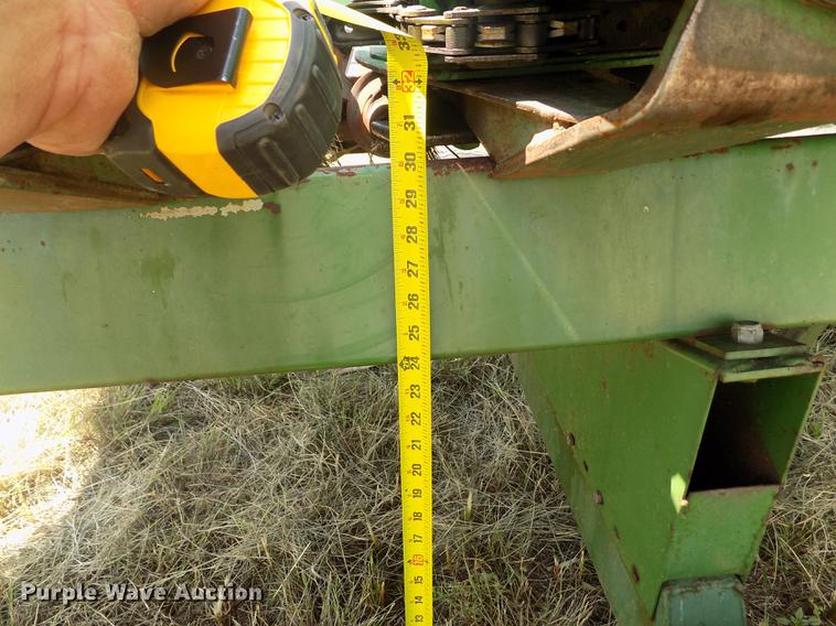 image for item DB9190 1994 John Deere 893 corn head