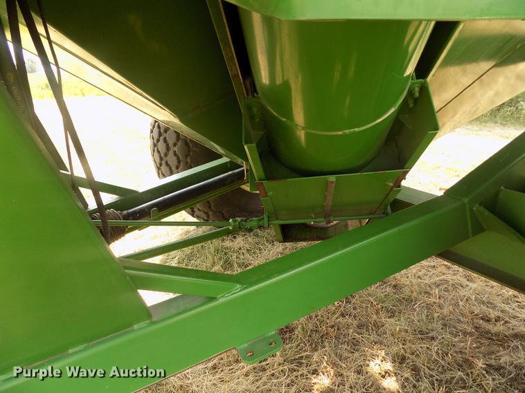 image for item DB9191 2000 Brent 776 grain cart