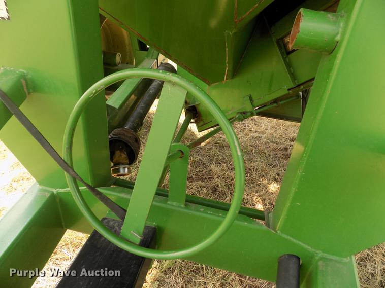 image for item DB9191 2000 Brent 776 grain cart