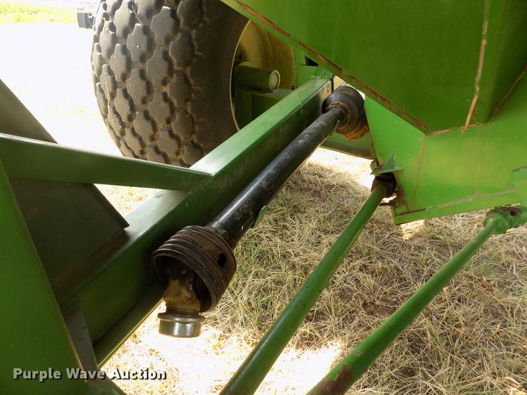 image for item DB9191 2000 Brent 776 grain cart