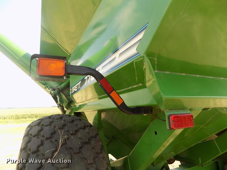 image for item DB9191 2000 Brent 776 grain cart