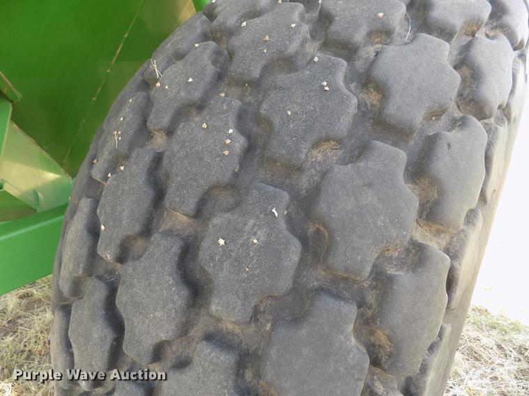 image for item DB9191 2000 Brent 776 grain cart