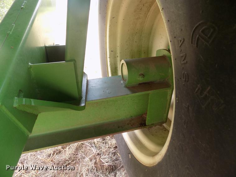 image for item DB9191 2000 Brent 776 grain cart