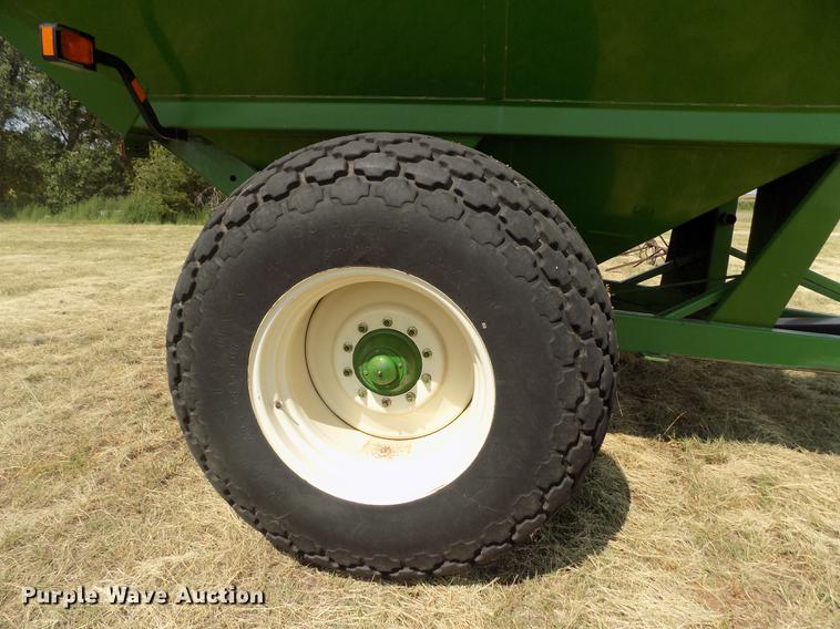 image for item DB9191 2000 Brent 776 grain cart