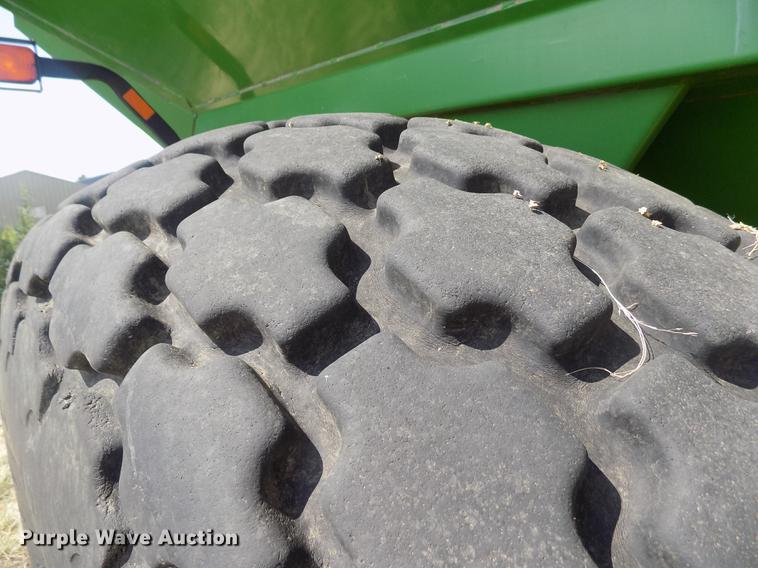 image for item DB9191 2000 Brent 776 grain cart