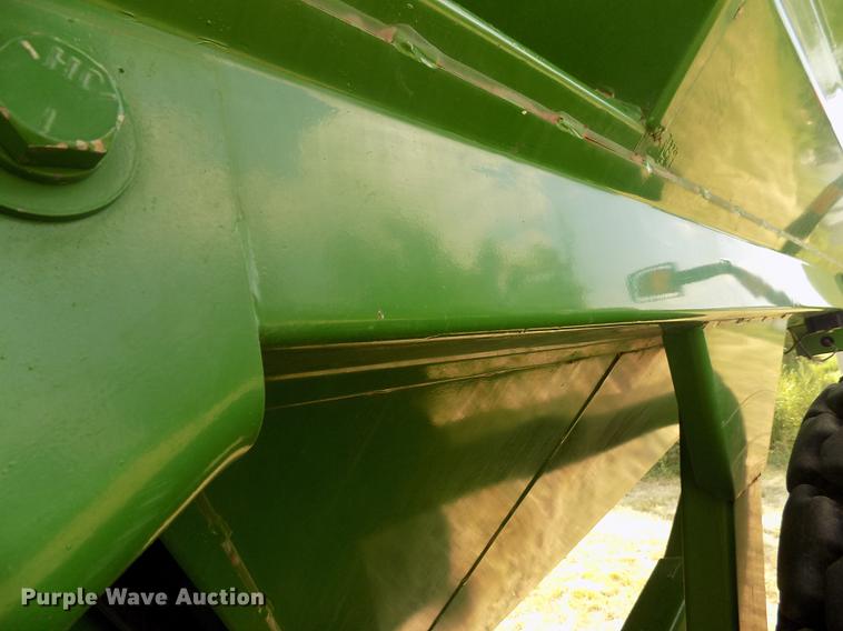 image for item DB9191 2000 Brent 776 grain cart