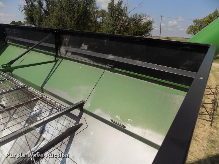 image for item DB9191 2000 Brent 776 grain cart