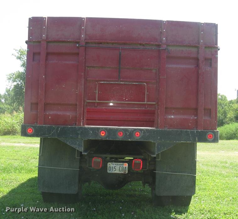 image for item DC1250 1998 Ford F700 grain truck