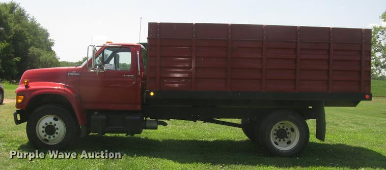 image for item DC1250 1998 Ford F700 grain truck