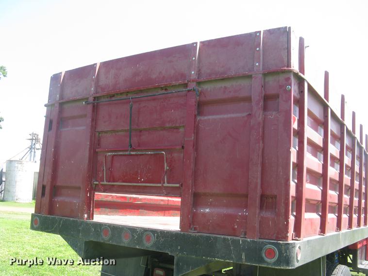 image for item DC1250 1998 Ford F700 grain truck