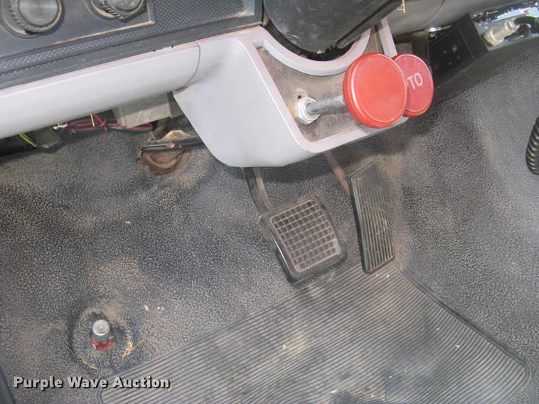 image for item DC1250 1998 Ford F700 grain truck
