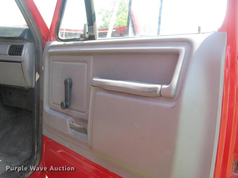 image for item DC1250 1998 Ford F700 grain truck