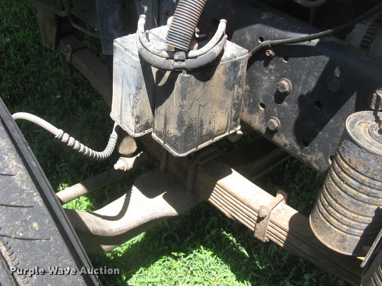 image for item DC1250 1998 Ford F700 grain truck