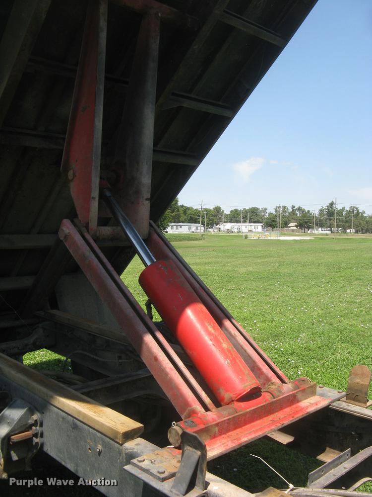 image for item DC1250 1998 Ford F700 grain truck