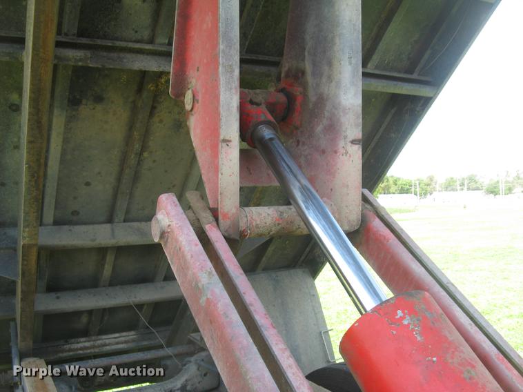 image for item DC1250 1998 Ford F700 grain truck