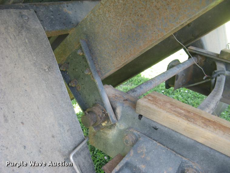 image for item DC1250 1998 Ford F700 grain truck