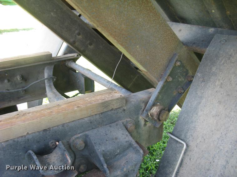 image for item DC1250 1998 Ford F700 grain truck