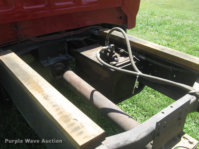 image for item DC1250 1998 Ford F700 grain truck