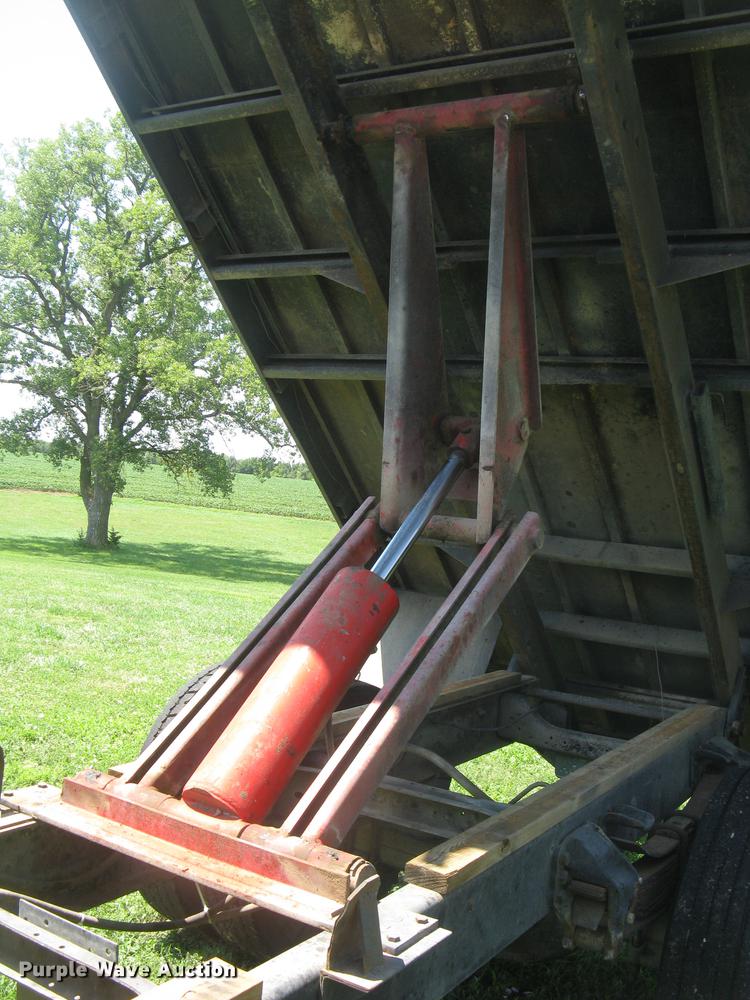 image for item DC1250 1998 Ford F700 grain truck