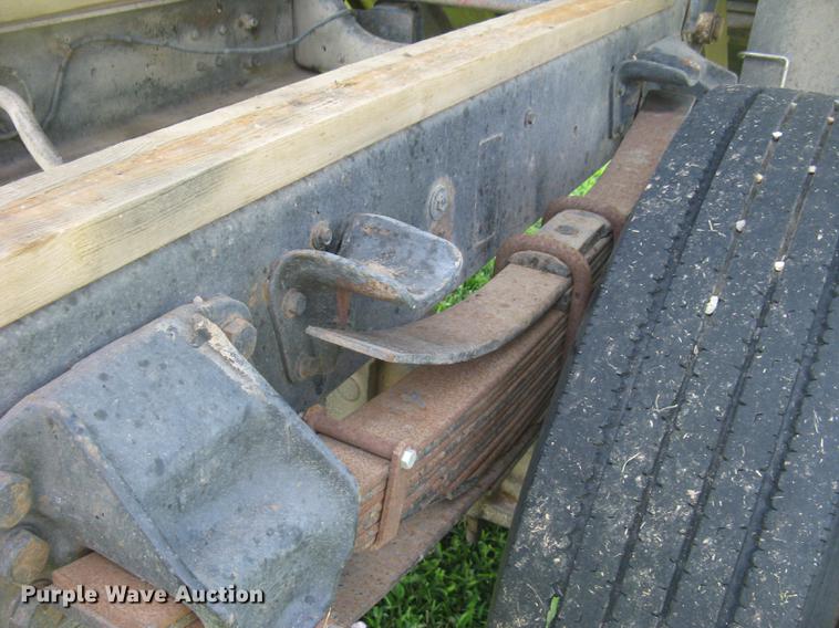 image for item DC1250 1998 Ford F700 grain truck