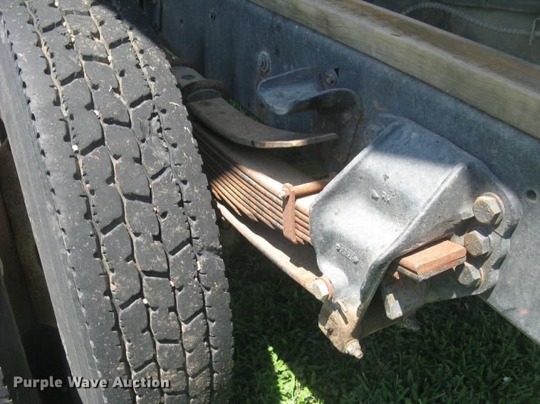 image for item DC1250 1998 Ford F700 grain truck