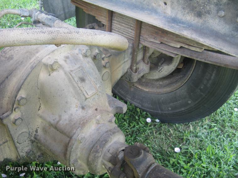 image for item DC1250 1998 Ford F700 grain truck