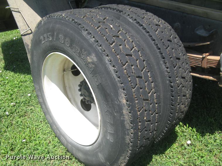 image for item DC1250 1998 Ford F700 grain truck