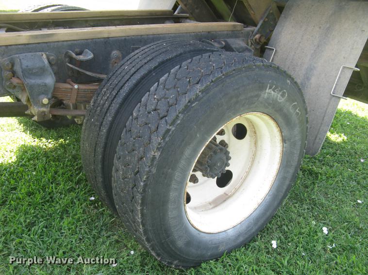 image for item DC1250 1998 Ford F700 grain truck