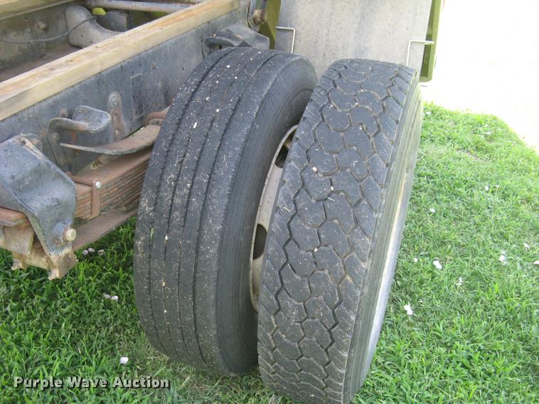 image for item DC1250 1998 Ford F700 grain truck