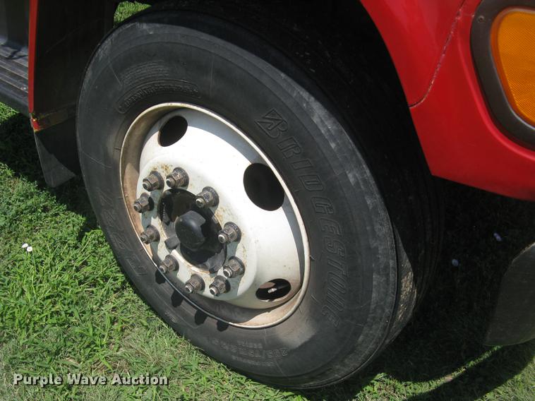 image for item DC1250 1998 Ford F700 grain truck