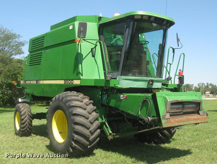 image for item DC1251 1995 John Deere 9500 combine