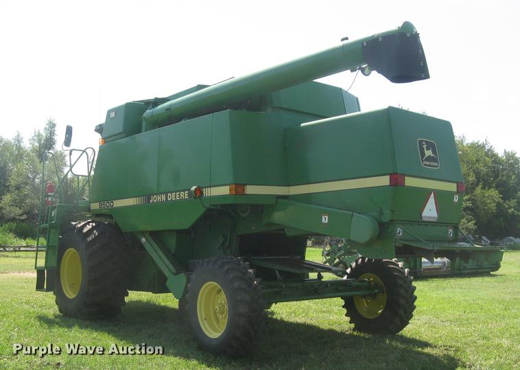 image for item DC1251 1995 John Deere 9500 combine