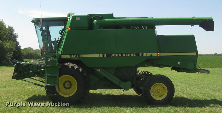 image for item DC1251 1995 John Deere 9500 combine